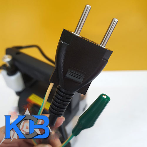 Kiểm tra kỹ phần dây nguồn của máy Kiểm tra kỹ phần dây nguồn của máy